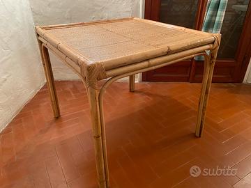Tavolo quadrato in bambù e vimini