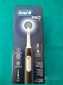 Spazzolino elettrico OralB Nero