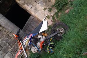 ycf 125