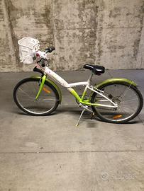 Bicicletta BTwin 24 poliici con cestino