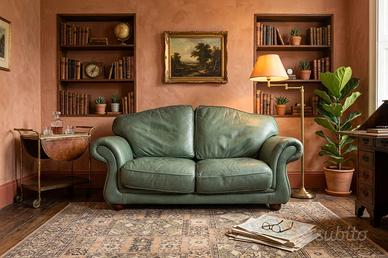 DIVANO INGLESE DUE POSTI IN PELLE VERDE PALLIDO