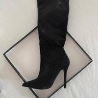 Stivali con tacco neri con strass. Kammi