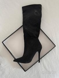 Stivali con tacco neri con strass. Kammi