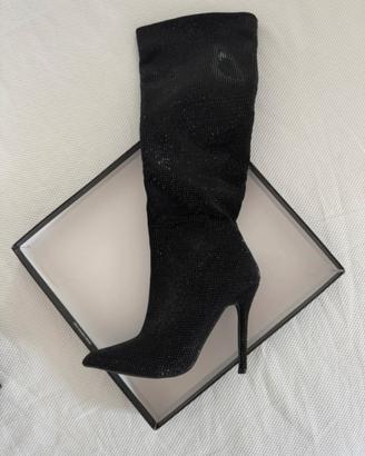 Stivali con tacco neri con strass. Kammi