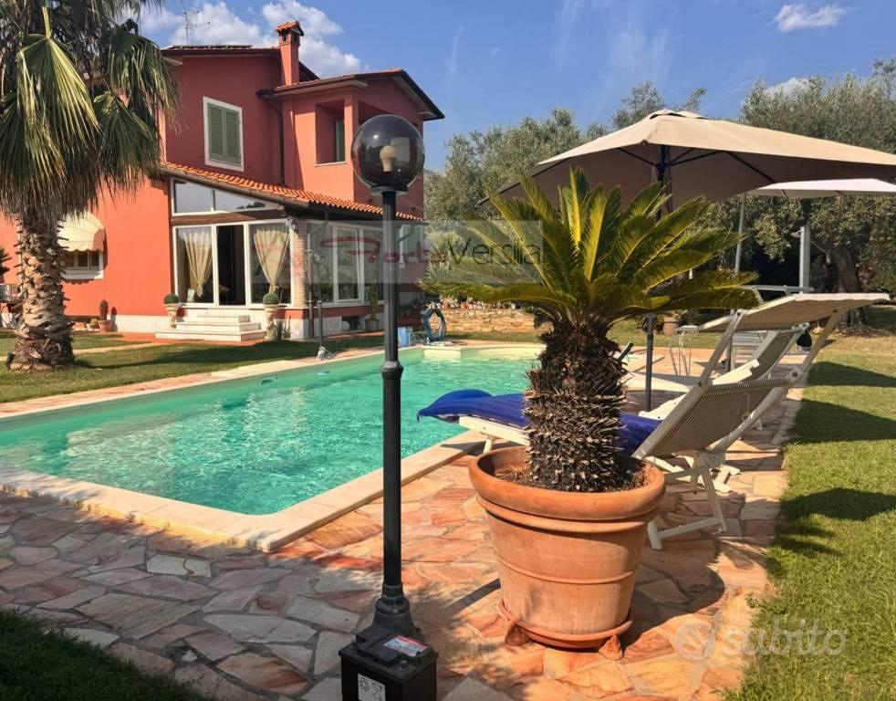 Villa di 234 m² con più di 5 locali a Seravezza - Vista 4