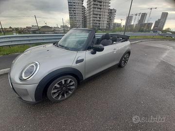 Cabrio full opt Cam/Pelle/Navi/harman/head up/18'