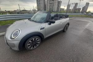 Cabrio full opt Cam/Pelle/Navi/harman/head up/18'