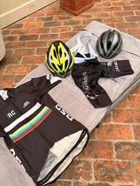 Kit da ciclismo, caschi giacca e tuta bici