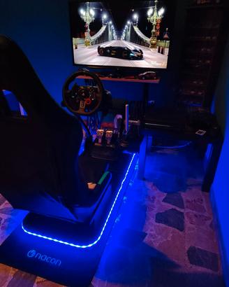 Postazione Nacon e Volante Logitech