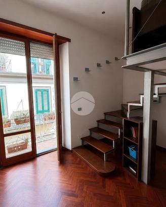 2 LOCALI A NAPOLI