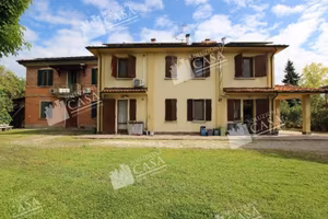 Casa indipendente di 454 m² con più di 5 locali e 