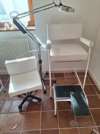 set lettino da estetista e sedie per pedicure