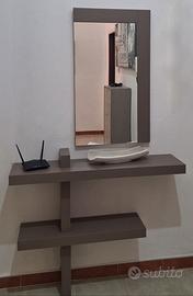 Ingresso moderno con specchio