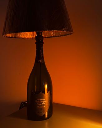 Lampada da tavolo con bottiglia Dom Pérignon P2