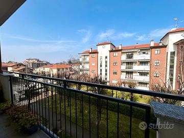 Trilocale luminoso con balcone, box e cantina