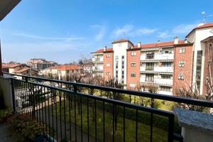 Trilocale luminoso con balcone, box e cantina