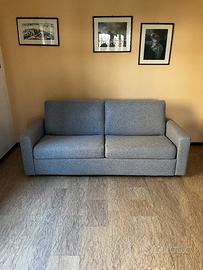 Divano letto matrimoniale -praticamente nuovo 