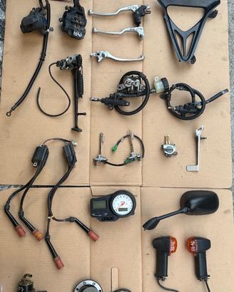 YAMAHA R6 (99/02) - MATERIALE VARIO