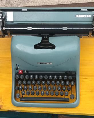 Macchina da scrivere vintage Olivetti