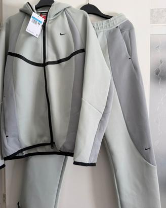 Tuta nike tech pack