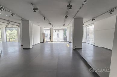 NEGOZIO A CALOLZIOCORTE