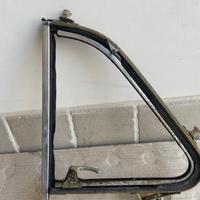 finestrino deflettore fiat 124 d’epoca storica
