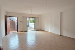 Bivani con posto auto e garage a Mascali