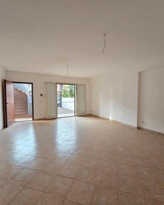 Bivani con posto auto e garage a Mascali