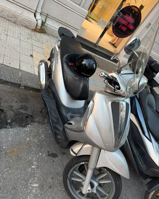 Beverly 300