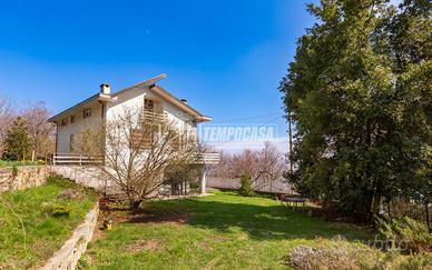 VILLA INDIPENDENTE CON SPLENDIDA VISTA SULLA VALLE
