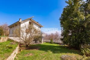 VILLA INDIPENDENTE CON SPLENDIDA VISTA SULLA VALLE