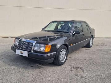 Mercedes-Benz E 200 E200 - First Paint - Book Serv