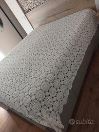 Copriletto uncinetto fatto a mano