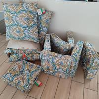 Cuscini nuovi da esterno