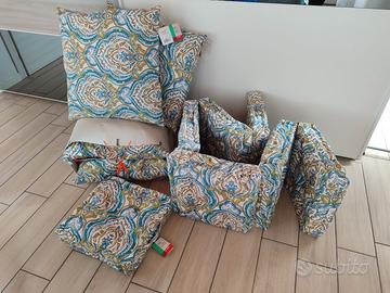 Cuscini nuovi da esterno