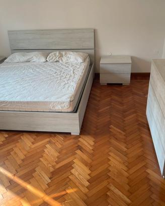 Camera matrimoniale con letto contenitore