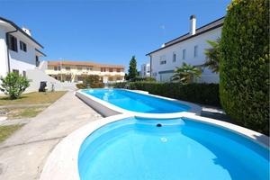 RIF. 9026 RISTRUTTURATO CON PISCINA P.ZZA MARINA 1