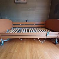 Letto elettrico con rete a doghe per disabili