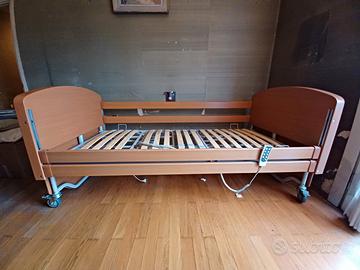 Letto elettrico con rete a doghe per disabili