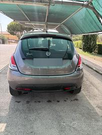 Lancia Ypsilon 1.2 69 CV 5 porte S&S Silver