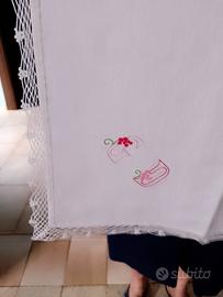 tovaglietta in puro lino con ricamo a mano