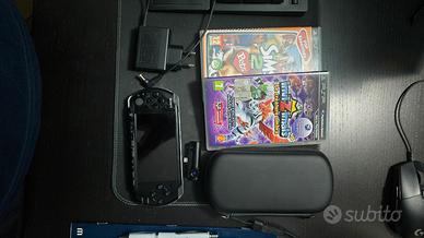 PSP-1004 con 2 giochi + accessori e memory card