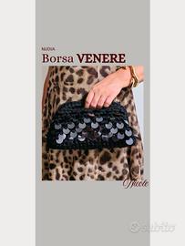 borsa fatta a mano all'uncinetto con paillettes