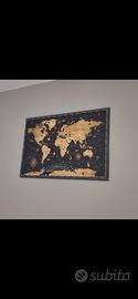 Quadro mappamondo oro su sfondo nero stile Industr