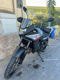 HONDA TRANSALP 750-2025-solo 7.000 km-Pari a nuovo