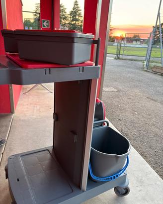 Carrello pulizia
