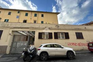 2 LOCALI A LIVORNO