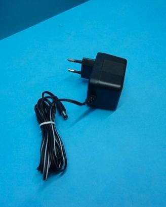 Alimentatore 220 V uscita AC 7,5 V 550 mA, usato,