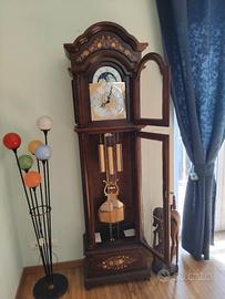 Orologio a pendolo da terra