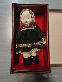 Bambola in ceramica da collezione